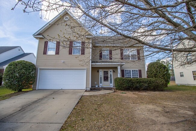 Photo - Beautiful 3BR/2.5BA Home with Fenced Yard, Granite Kitchen & Neighborhood Pool
