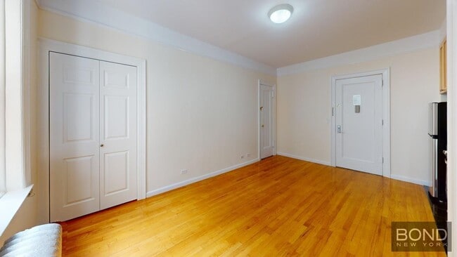 Photo - 117 W 13th St Unidad 25