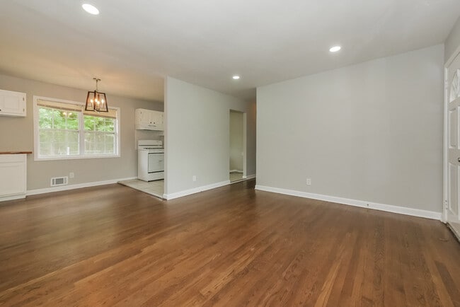 Photo - 195 Greenway Dr