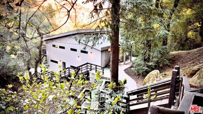 Building Photo - 19562 Cave Way