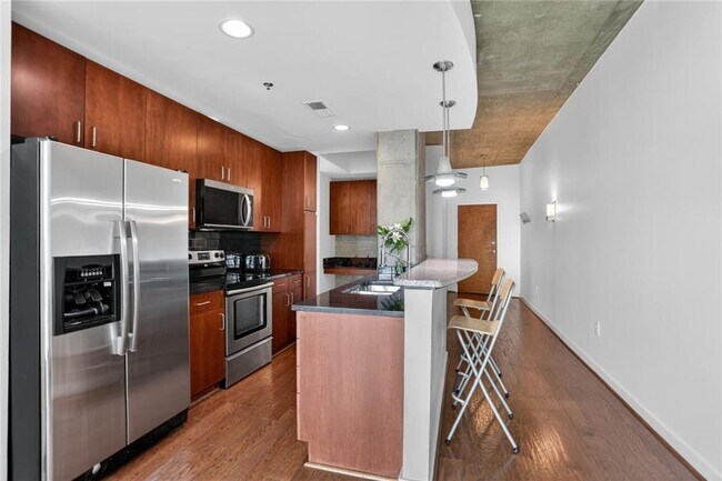 Photo - 361 17th St NW Unidad 2007