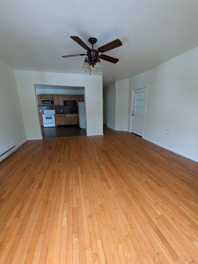 Building Photo - 643 Monroe Ave Unit 643 Monroe # 2 (3Bed)