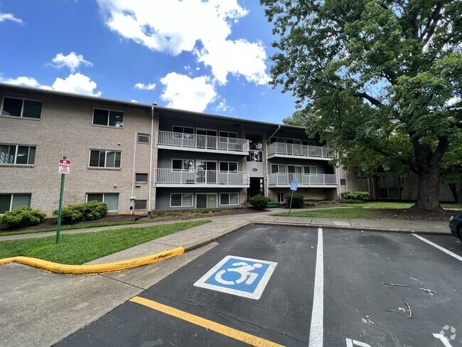 Building Photo - 808 Brook Hill Rd Unit 2 bedroom Rental