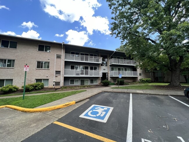 Building Photo - 808 Brook Hill Rd Unit 2 bedroom Rental