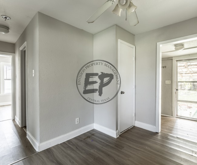 Photo - 911 E Craven Ave