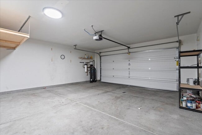 Photo - Spacious 4 Bedroom, 2.5 Bathroom Home for Rent near 215 & North Hualapai