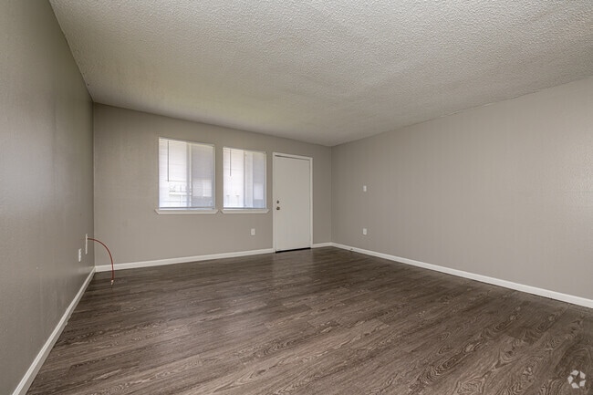 1BR, 1BA Townhouse - 887SF - Living Room