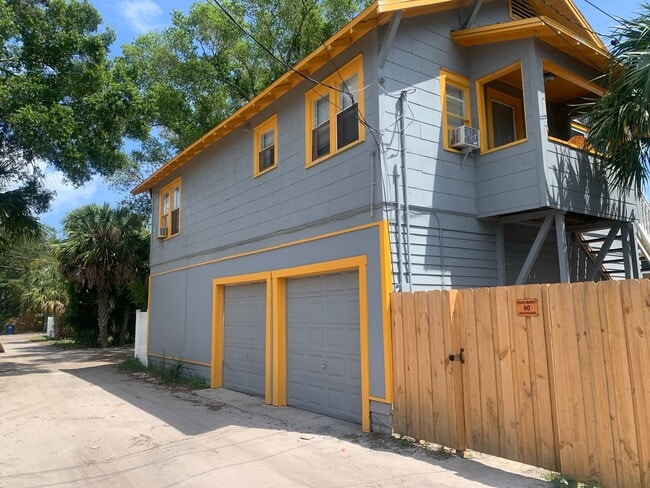 1029 1/2 12th Ave S.