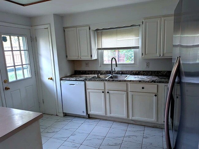 Photo - 386 Dover Dr