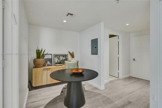 Photo - 45 SW 9th St Unidad 1803