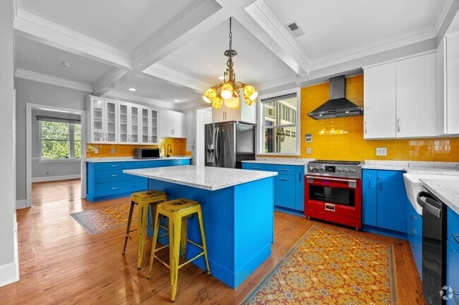 Building Photo - Gorgeous and Spacious 3 Bedroom Ranch in T... Rental