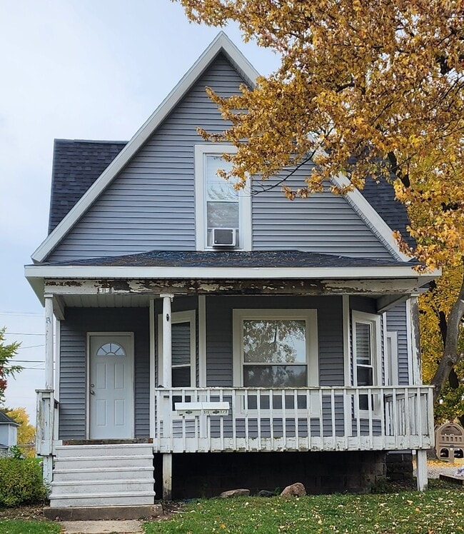 Building Photo - State St Duplex Unit 1