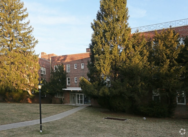 555 Front Street