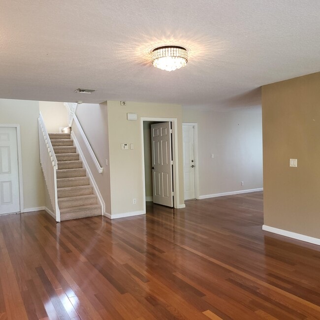 Photo - 509 Alejandro Ln