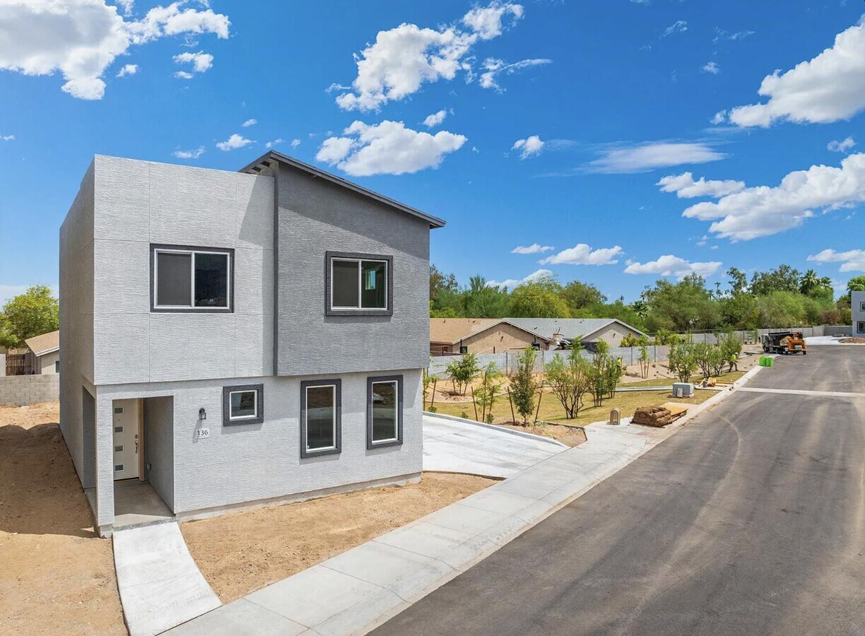 Photo - 136 W Latona Rd