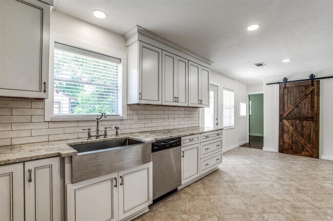 Photo - 235 Live Oak St