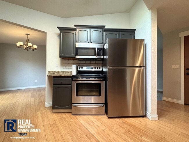 Photo - Charming 3-Bedroom Home with Fenced Yard & 2-Car Garage Near Downtown Puyallup!!