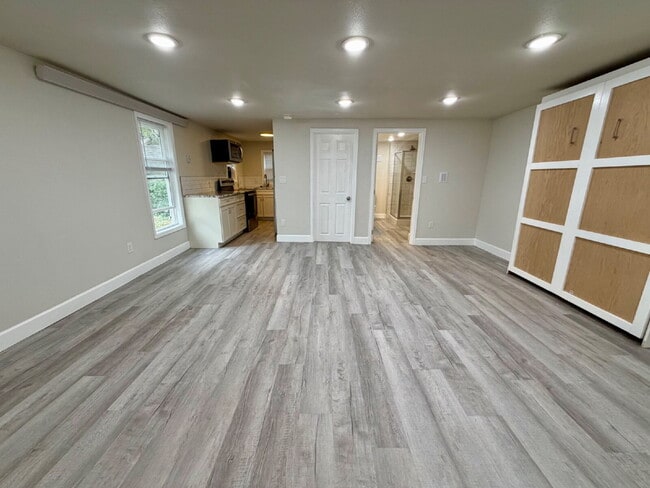 Photo - Large Updated Studio! Unit B