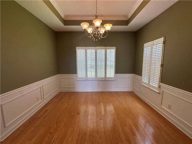 Photo - 235 Wellington Pl