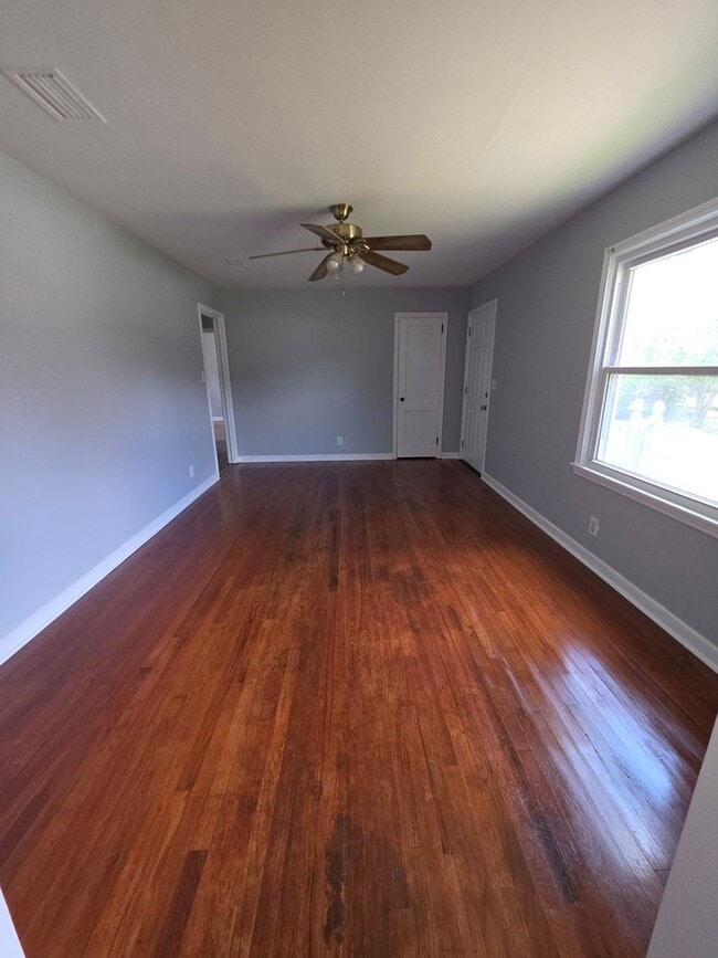 Photo - 3 Bedroom, 1 Bathroom Rental