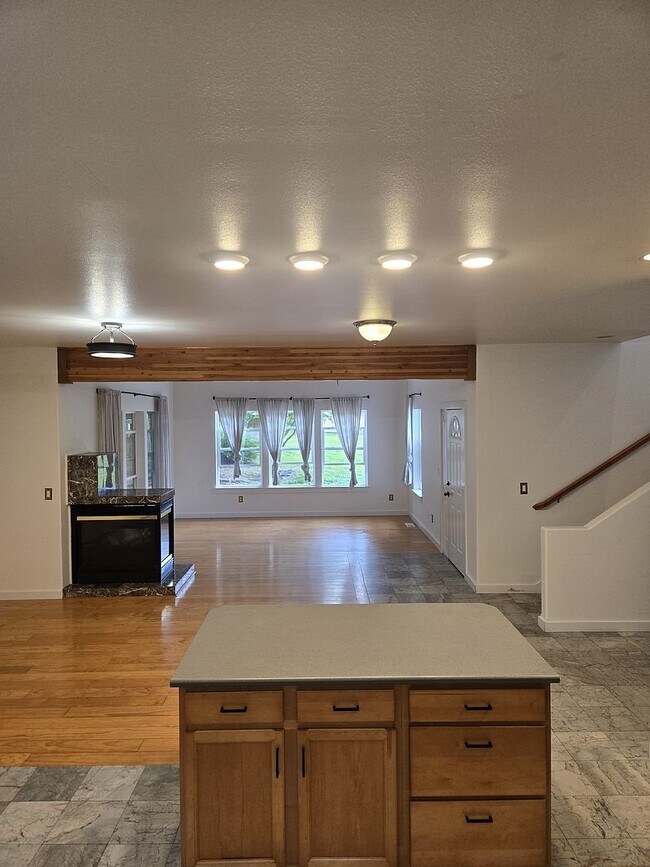 401 Burlingame Rd