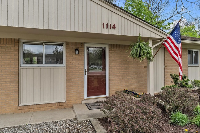 Photo - 1114 N Maple Rd