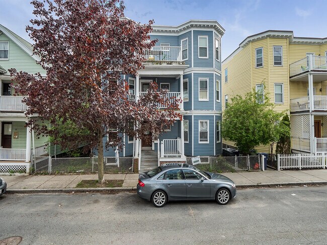 Building Photo - 47 St Margaret St Unit #1