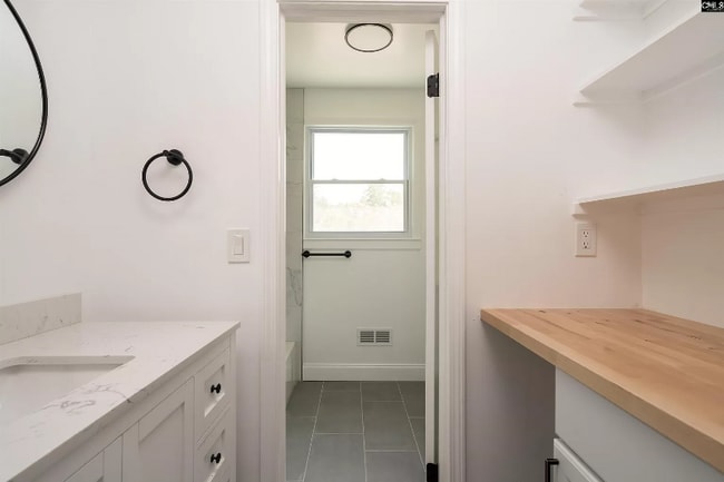 Photo - 9 Candlewood Ln