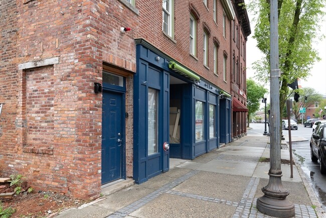 Building Photo - 300 Main St Unit 2