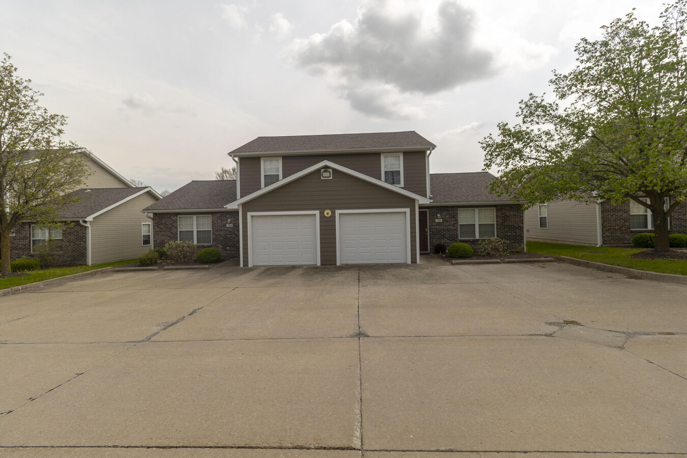 Photo - 3310 E St Charles Rd Townhome
