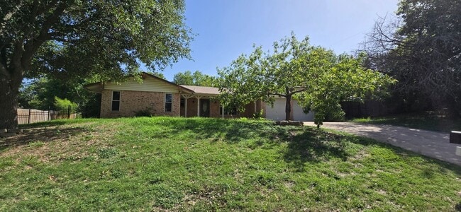 Photo - 1109 Shine Ln
