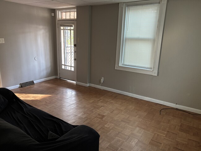 Living Room - 1381 N Chesapeake Rd Apartamentos Unidad 1