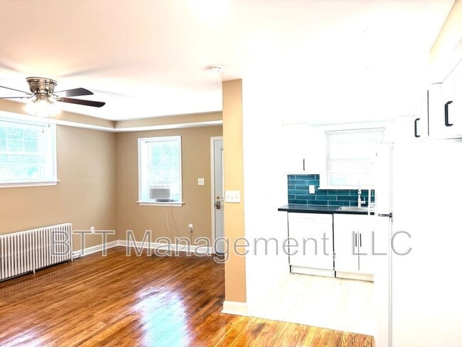 Photo - 8712 Bradford Rd Unidad #1 Rental