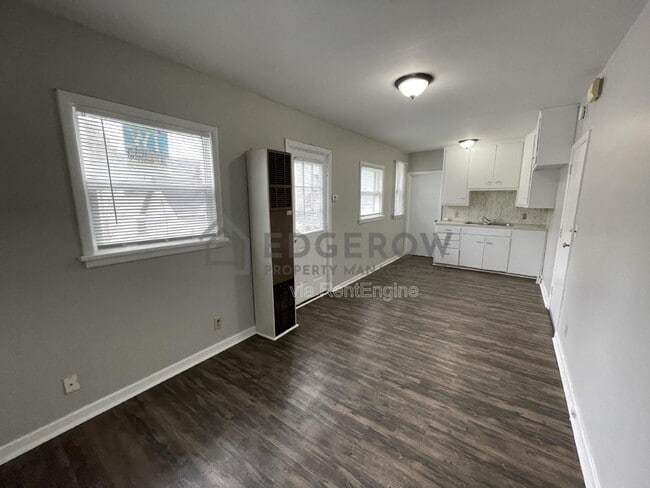 Photo - 114 Strong Ave Unit 4