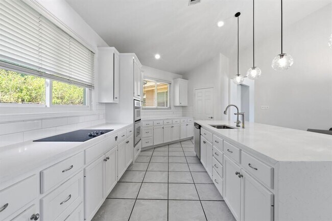 Photo - 409 Beardsley Ln