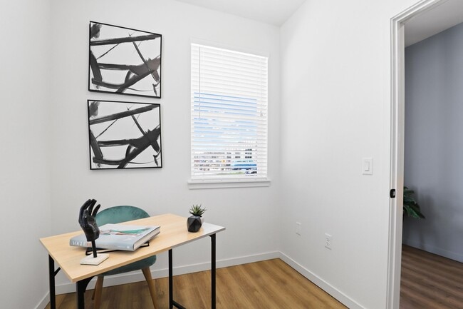 Photo - 210 Emery St