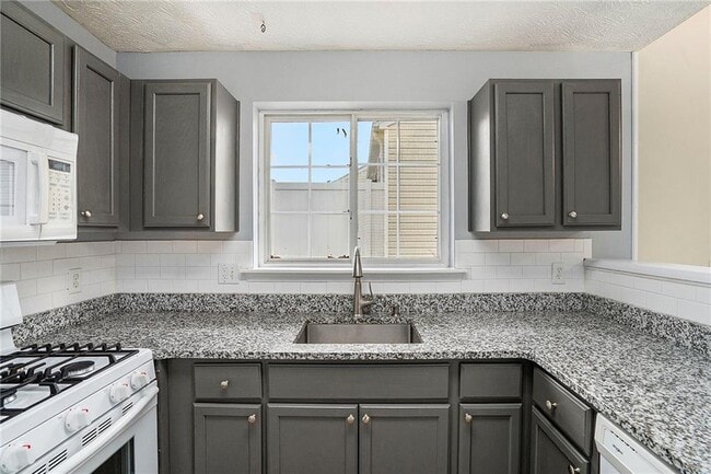 Photo - 139 W Oaks Pl