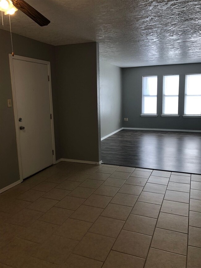 Photo - 902 NE Tortoise Dr