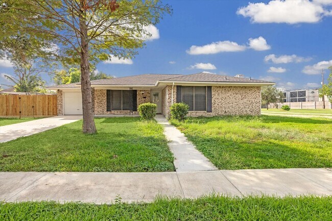 Building Photo - Move-in Ready Home in Medical Center Area ...