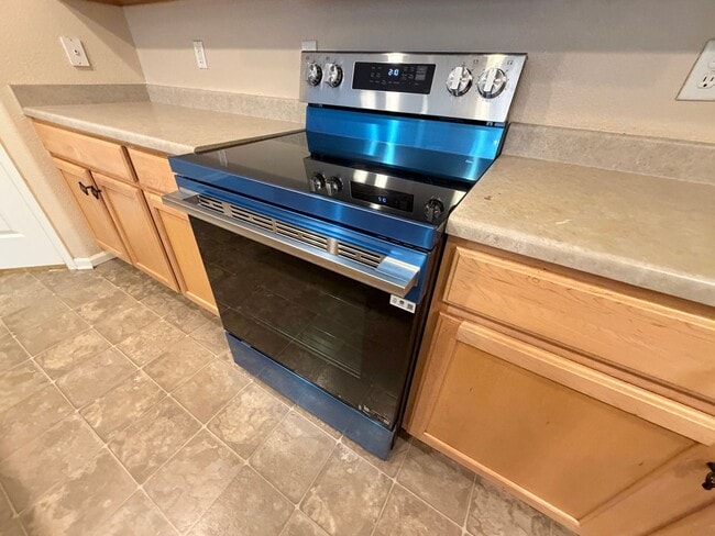 Photo - Bright Open-Concept Condo with 1-Car Garage in Prime Commuter Location