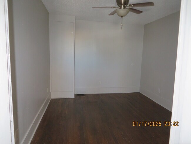 Photo - 202 W 3rd St Unit 3