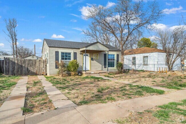 Building Photo - Cozy Home, Minutes from Texas Tech & Downt... Unit Front