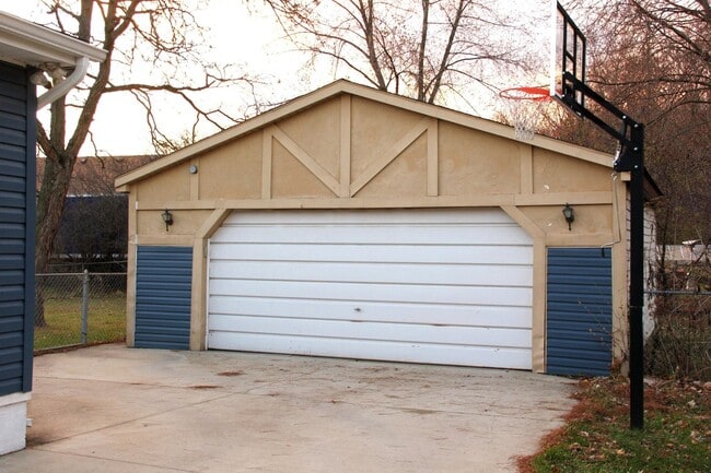 Photo - 43592 Champlain Ct