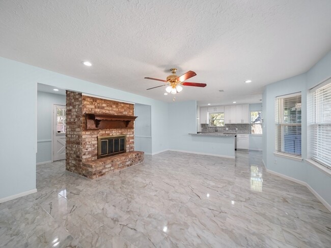 Photo - 29414 Stapleford St