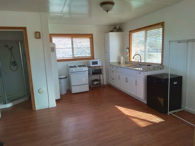 Photo - Studio for single person-All Utilities Inc...