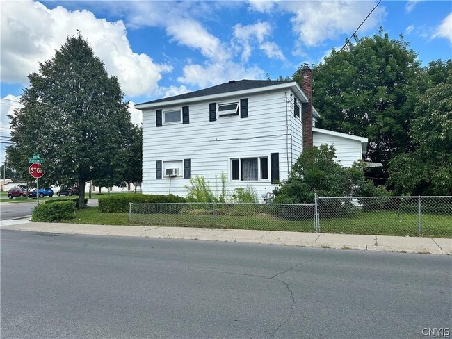 Photo - 637 Coffeen St
