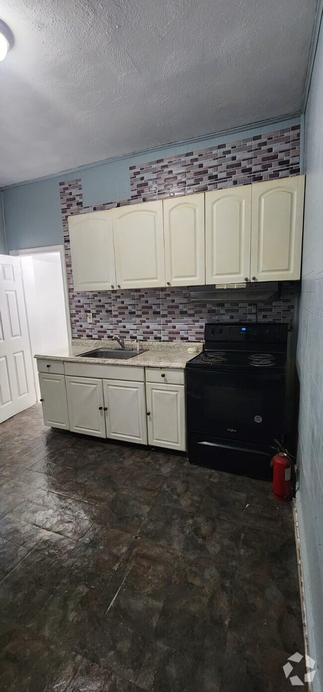 Building Photo - 26 N Saint Bernard St Unit second Floor Rental