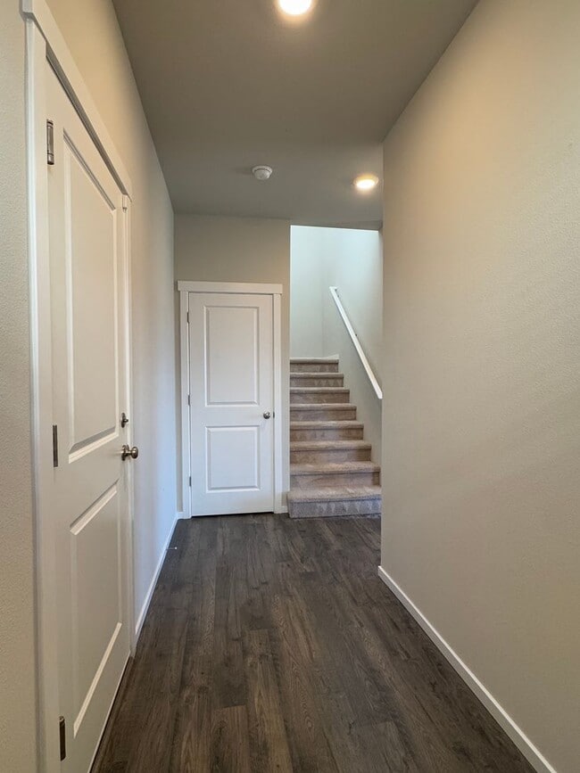 Photo - Spacious 4-Bedroom Home in a Great Neighbo...