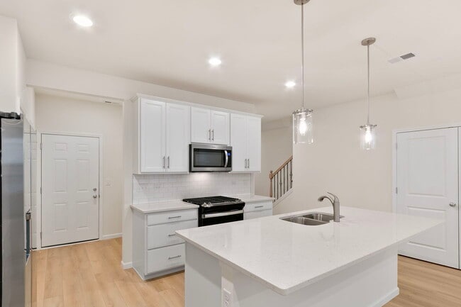 Photo - 660 Switchgrass Wy Unidad 58002