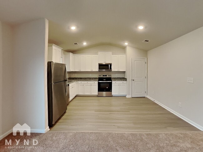 Photo - 327 Taverners Ln